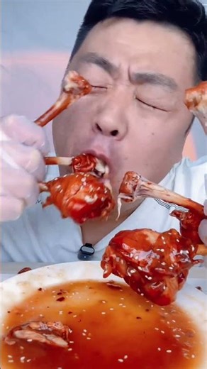 Brother Xiaofeng eats a chicken leg in 21 seconds, the bone falling off in one bite! #mukbang