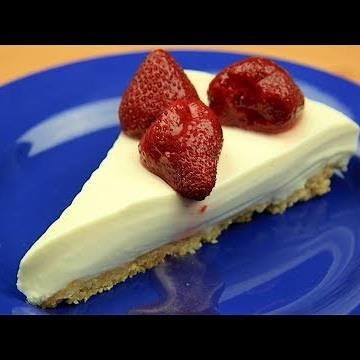 Nepečený cheesecake s ovocem se přímo rozplývá na jazyku