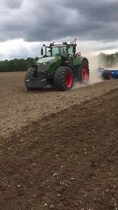 Ein #Fendt 1050 mit 12m #Lemken Gigant Heliodor, danke an Thomas Roger für das #HandyVideo per Nachricht. | profi