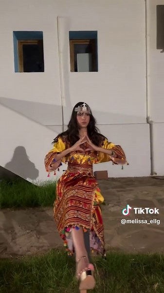 Nicki Minaj Challenge: Embrace the Pose Trend