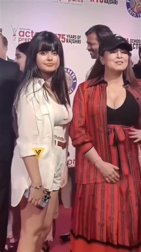 Aryan Khan ❤️ Mahima Chaudhary romantic 4K video