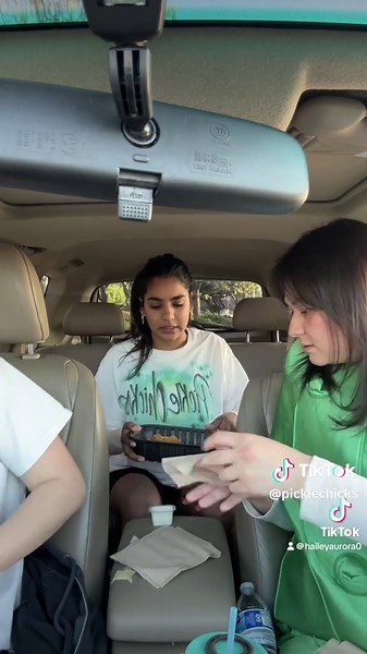 Pickle chicks (@picklechicks)’s videos with original sound - Pickle chicks