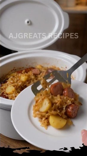 Slow Cooker Sausage, Potatoes & Sauerkraut