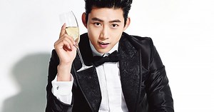 Fans tease 2PM's Taecyeon for sending Park Shin Hye a food truck