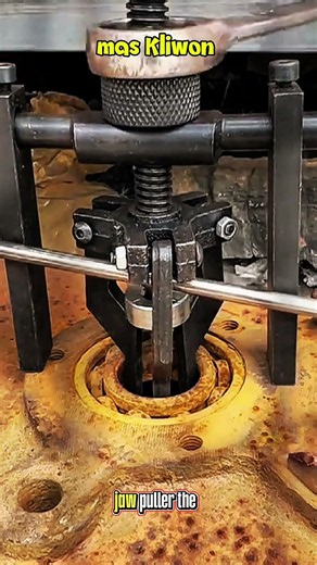 Extracting a Rusted Bearing Using a Three-Jaw Puller#shorts #automotive #mechanic #satisfying #diy