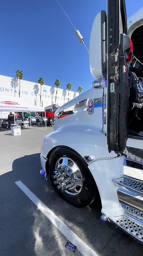 Kenworth T660 🔥 #fyp #fypシ #fypage #fypシ゚viral #kenworth #t660 #foryoupage #foryou #explore #frontairride #bagged #trokeros #truckers #trucker #truckersoftiktok #cali #california #riverside #foryourpage #garciatruckaccessories #truckparts #truckaccessories #duallights #truxaccessories #truck #trucks #trucking #semitruck #trucklife #truckdriver #truckerlife #trucksoftiktok #foru