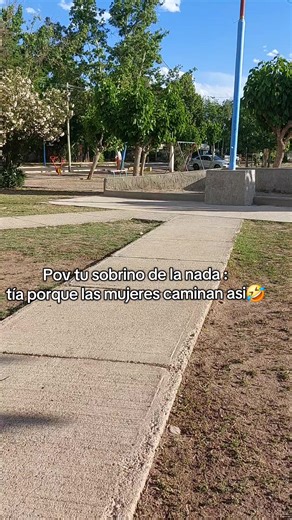 Humor de sobrinos: ¿Por qué las mujeres caminan así?