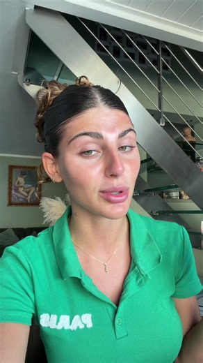 Tutorial slickback con i capelli ricci: passo dopo passo