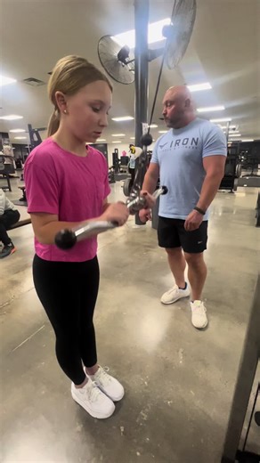 Family Bicep and tricep workout 💪🏻 #pwrcouple #gymtok #familyworkout #letsgo #fypシ