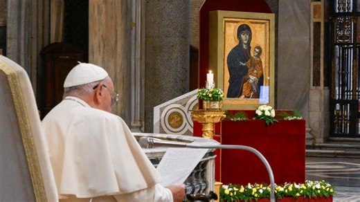 La súplica del Papa a la Virgen: Intercede por nuestro mundo en peligro - Vatican News