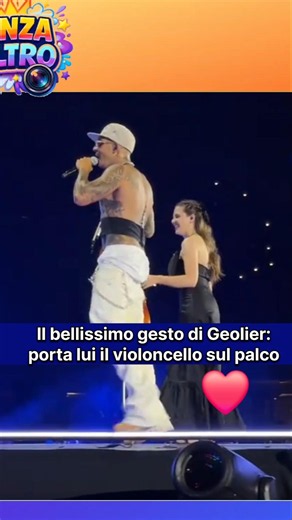 Geolier's beautiful gesture: he brings the cello onto the stage himself ❤️