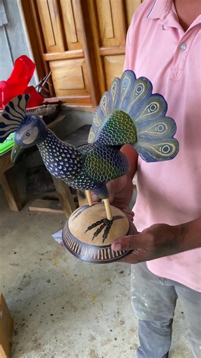 Elaboramos un pavo real con recursos naturales 🦚 | pavo