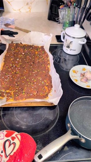 “Cracker Candy Recipe 🍫 Easy 4-Ingredient Holiday Treat!” #cooking #treat #holiday #yummy #food