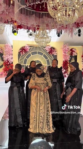 Byanyumye nyoooo🔥🔥🔥 #2024bride #functionjunction_ug #fypppppppppppppp #trendingvideo #kwanjuladecor #kwanjula #introductiondecor #gomesi #foryoupage❤️❤️ #fypviral #kampala_uganda🇺🇬🇺🇬🤝 @niskybridal @Daville Pictures @Realsounds @Cindy Sanyu