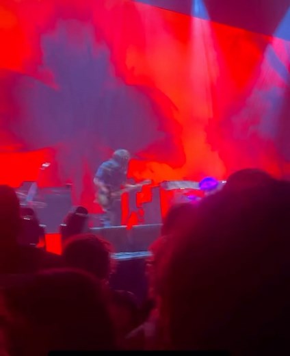 Tool 🌀 H. 🔥🔥 Auckland NZ Night 2 I don’t mind!!!!! 🎥 Thank you,Matt Earlee!! Adam JonessMJ KeenannDanny Careyy #justinchancello #livemusic #newzealand #toolband | Alicha Giniat