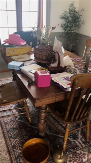 💫A little Saturday #reset for our living room thanks to @Mrs. Meyer’s Clean Day Our dining room table has been our homeschool, puzzle, and #thriftfind drop zone all week. Seeing it get even more cluttered has been so stressful- so I plugged in the new premium oil defuser & set to work to clear the space. It only took me 6.5 minutes 🫠 a good reminder that sometimes we need to just give ourselves a minute (or 6) . . . #mrsmeyerspartner #cleanspaces #momlife