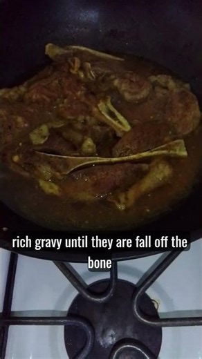 cooking tender beef steak with onions peppers n seasonings with rich tasty brown gravy #roundsteak