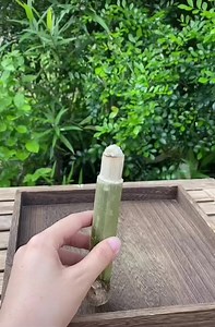 I bet you’ve never seen this ancient Chinese flame stick. Check out what makes it work like a lighter. Credit to Douyin user baohui6696 | XuQinduo