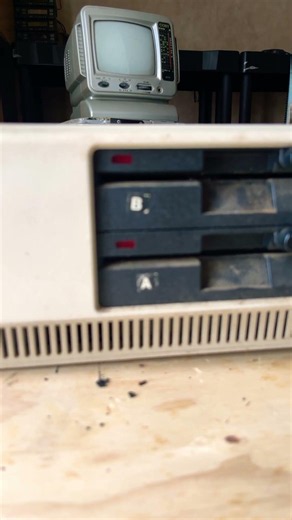Tandy 1000 power on #computer #computers #retro #retrocomputers #pc #pcs