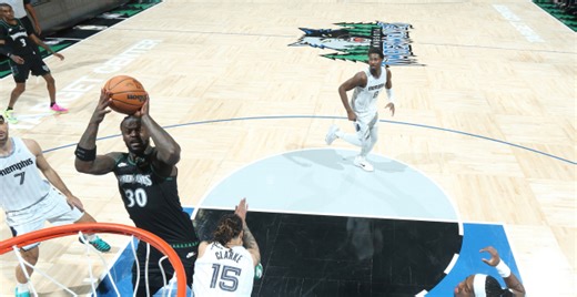 绝杀自己！兰德尔关键2 0还抢到球权 发球却砸伤队友出界丢比赛_腾讯新闻