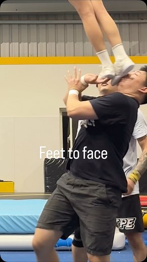 3.3K views · 22K reactions | 用臉接招 catch by my face #cheerleading #cheerleader #stunt #dreamfly #cheers #夢飛競技啦啦隊 | 羊群 一群羊 | Facebook
