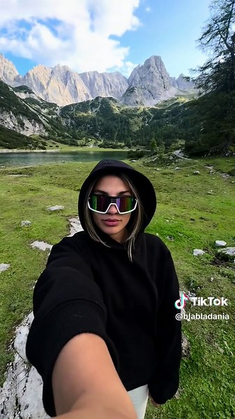 Diese beiden Burschen ganz random kennengelernt & am nächsten Tag 12 Stunden mit ihnen in den Bergen verbracht. Es war einer der schönsten Tage. Falls ihr das seht: Danke, werde ich nie vergessen. Hab euch lieb ♥️ #hostelfriends #bergkinder #seebensee #tirol #momentsthatmatter