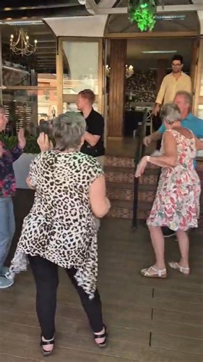 🎵🎸🎤💃💃💃 | Angela Dent