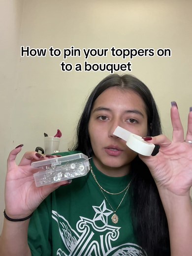 How to pin your toppers on to a bouquet🤓 #flowers #bouquet #flowerbouquet #ramo #ramobuchon #christmastoppers #toppers #christmas #grinchbouquet #chicago #flowersbykaren #fyp #foryou