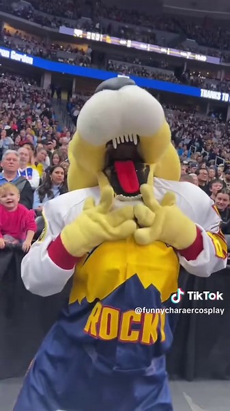 He’s having too much fun at work 😂💼#funny #fouryou #usa🇺🇸 #nba #fpyシ