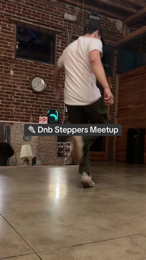 Another great dnb dance meetup with The Dnb Steppers in Alhambra👟 Learned a few more moves and got to practice ones I’ve been working on. • #dnbdance #dnbstep #dnbsteptutorial #dnbmusic #dance
