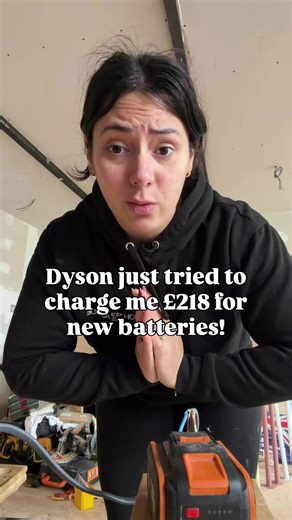 Saved myself a couple hundred by fixing my dead Dyson batteries 🙌🏼🙌🏼 #batteryhack #dyson