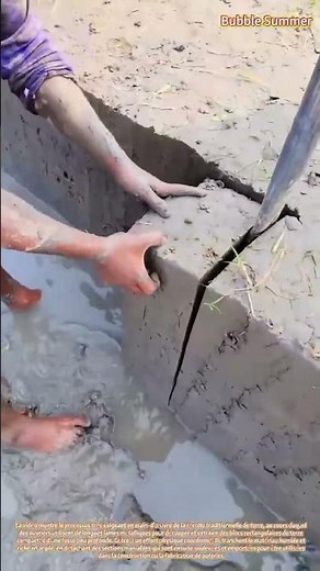 Extraction traditionnelle de terre : découpe et enlèvement manuels de blocs de terre