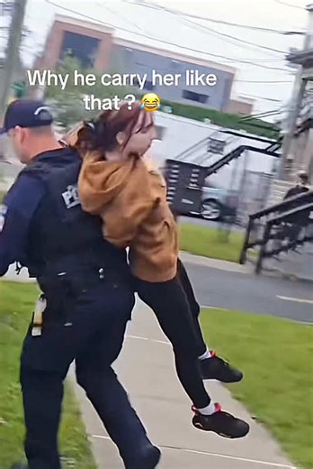 Who know cops could be this entertaining 🤣#funny #love #funnyvideos #usa #haha #popular