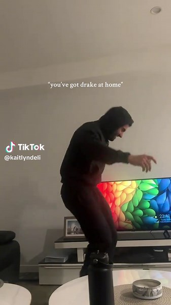 He did this for 15 mins straight 🥲🦉