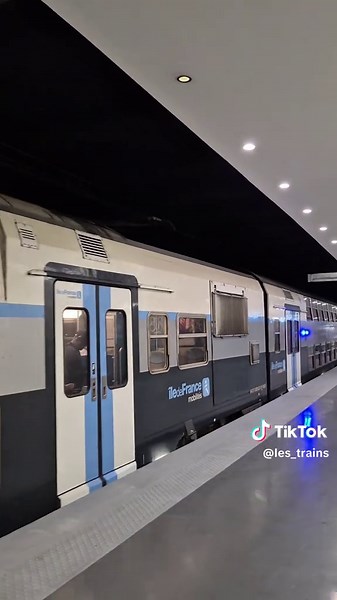 RER D : Observer la lever de pantographe très électrique de 1,5KV à 25VK à Paris Nord #rerd #train #z20500 #sncf