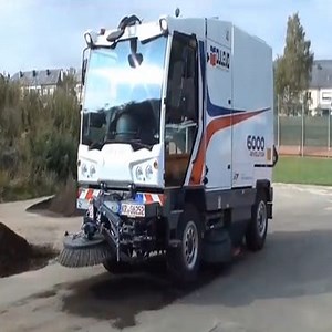 75K views · 239 reactions | Industrial road cleaning vacuum cleaner 6000 cities Cre: Giant Machine | Giant Machine | Facebook