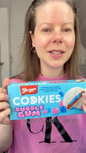 Cookies With Bubblegum Flavor!! #asmr #cookies #foodreview