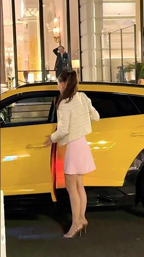 Ladies arrive to Monte Carlo
