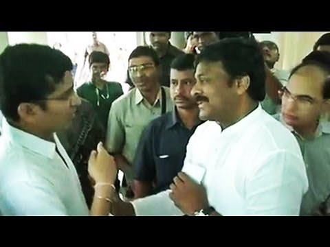 Applause as NRI stops Chiranjeevi from jumping voters' queue