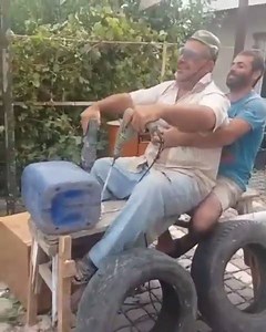 168K views · 1.7K reactions | Una vita spericolata. dal nostro gruppo PmB Official: https://www.facebook.com/groups/608682372622208/ | Poveri ma Brutti | Facebook