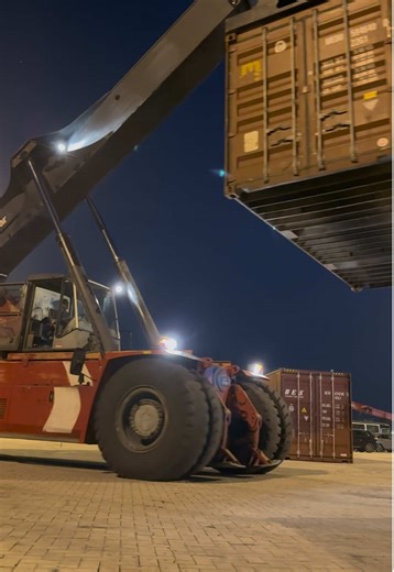 Lift Drive Delivery Operations: A Crane Operator's Role