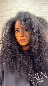 Curly hair extensions? Life changing. Stylist: @xkianahair @lia___hair Hair Salon: @maeveinjune #curlyhairextensions | Kimberly Feliz