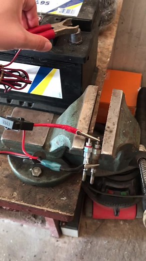 How to test glow plugs ! Eventually the old and the new one were totally fine 🔝 #mechanic #glowplug #yanmar #dieselmechanic #engine