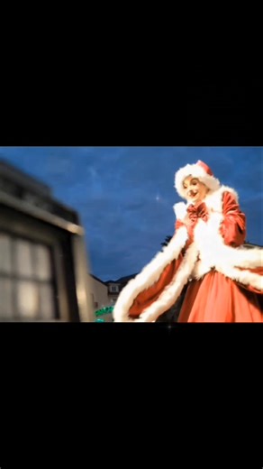 🎄 Tardis: Universal's Macy's Holiday Parade #DoctorWHO #TARDIS #TravelingTARDIS #Macys #Universal