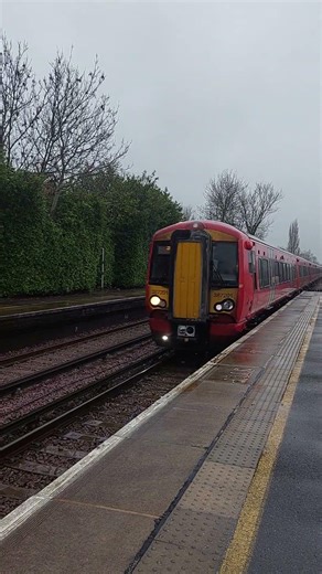 Gatwick Express Class 387 passing Horley with long 2 tone!