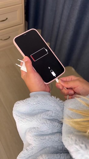 Charging Your New iPhone 14 Pro MAX Tutorial