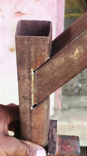 How to connect the starting pipe while making a staircase railing