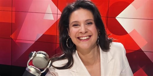 Apolline de Malherbe : en robe en cuir sur BFM TV, elle adopte le look le plus tendance de la saison