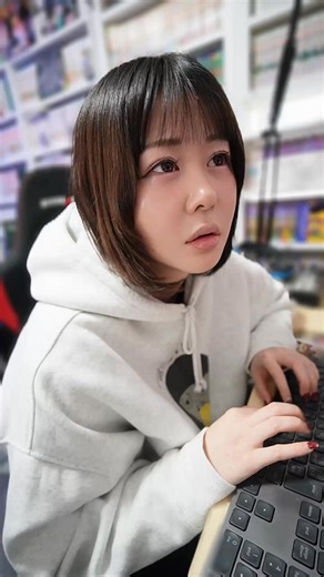 「旅行行きたいな〜」ってつぶやいたら、うちの猫がまさかのアドバイス！？ トリバゴなら一度の検索でホテル料金を比較して最大50％節約。 お得に旅して、猫にも褒められました🐾 | trivago