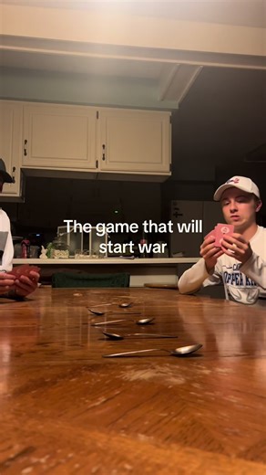 This has to be a well known game… right? #familygame #spoons #cardgamesoftiktok #fyp